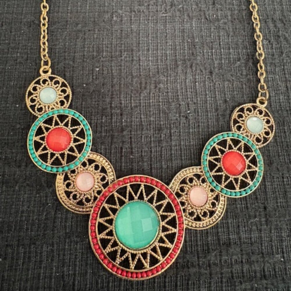 FASHION SOUTHWEST 20" PENDANT/CHOKER. ADJUSTABLE GOLD CHAIN.